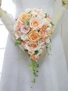 やさしいオレンジバラのティアドロップブーケ