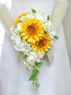 夏色ひまわりとホワイトバラのティアドロップブーケ