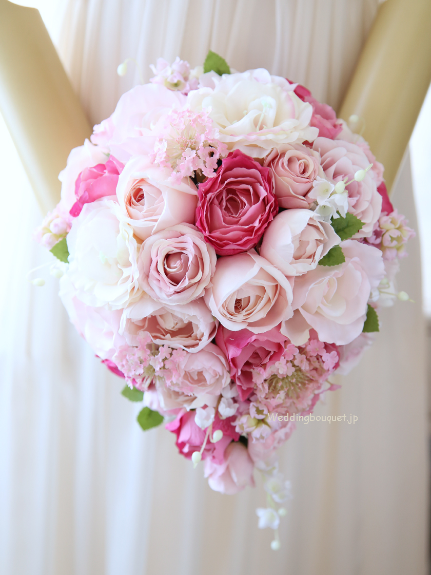 ピンクのバラとスズランのティアドロップブーケ | ウェディングブーケ.jp