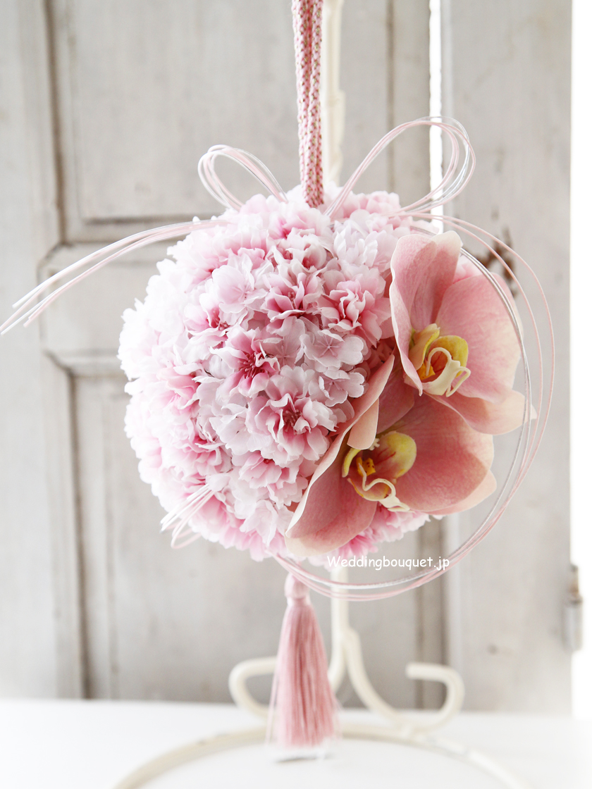 ピンク桜とこちょうらんの和装用ボールブーケ | ウェディングブーケ.jp