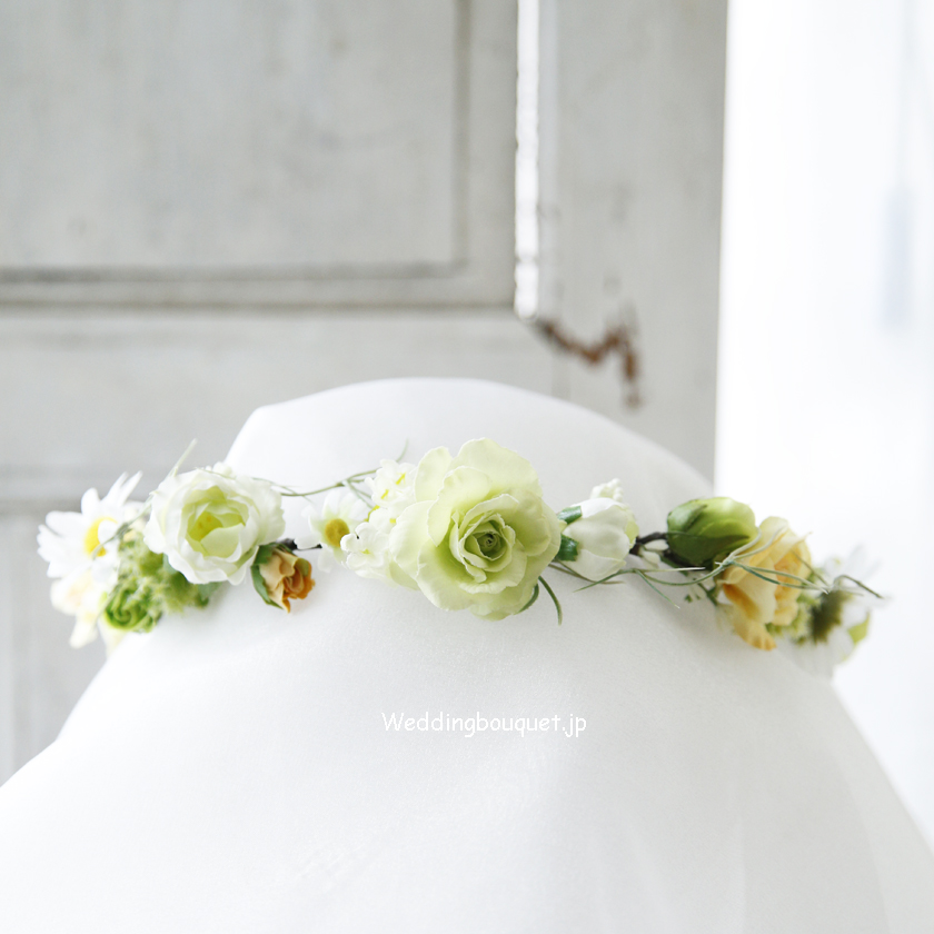 花冠 マーガレットとグリーン・黄色のバラ | ウェディングブーケ.jp