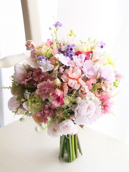 完成品】小さなお花のクラッチブーケ・ブートニアセット 完成品】小さなお花のクラッチブーケ・ブートニアセット