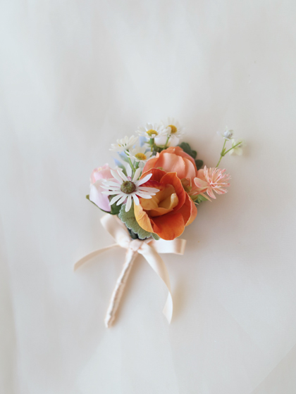 完成品ブーケ】ふんわりオレンジの花のクラッチブーケ