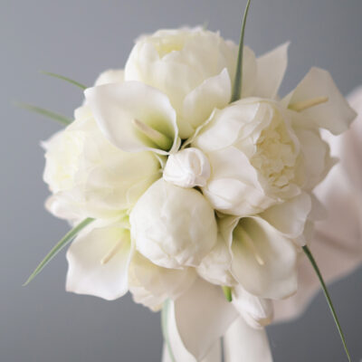 クラッチブーケ（ホワイト＆グリーン） | ウェディングブーケ.jp