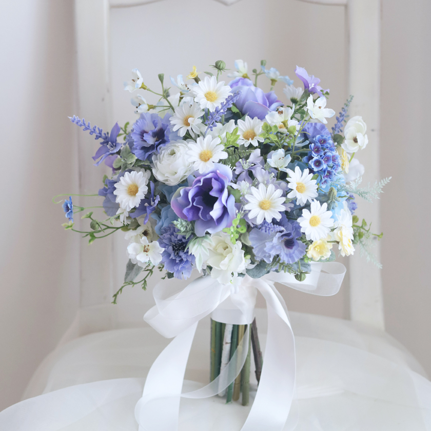 【完成品ブーケ】アネモネと草原の花束クラッチブーケ・ブートニアセット